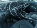Toyota Highlander 2023 года за 22 800 000 тг. в Уральск – фото 9