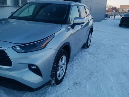 Toyota Highlander 2023 года за 22 800 000 тг. в Уральск – фото 2