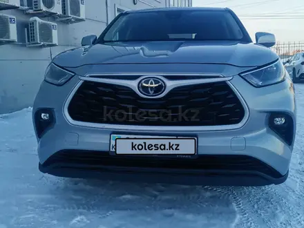Toyota Highlander 2023 года за 22 800 000 тг. в Уральск