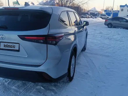 Toyota Highlander 2023 года за 22 800 000 тг. в Уральск – фото 4