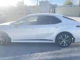 Toyota Camry 2020 года за 13 500 000 тг. в Атырау – фото 5