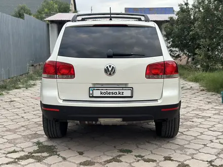 Volkswagen Touareg 2004 года за 5 650 000 тг. в Алматы – фото 5