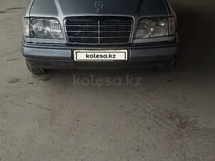 Mercedes-Benz E 220 1993 года за 2 600 000 тг. в Жанакорган – фото 4