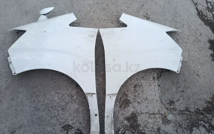 Крылья передние на Toyota Alphard H1 за 35 000 тг. в Алматы