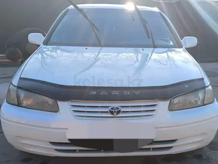 Toyota Camry 1999 года за 3 500 000 тг. в Алматы – фото 2