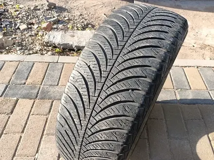 ОДНА шина 185/60 R15 — "GoodYear Vector 4 Seasons" (Словения), вс за 15 000 тг. в Астана – фото 2