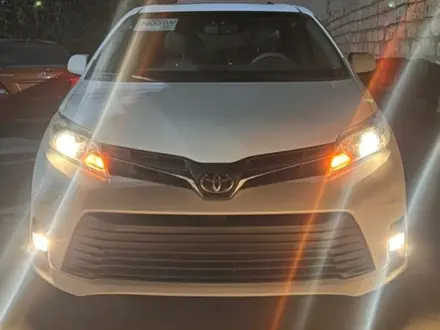 Toyota Sienna 2012 года за 8 800 000 тг. в Актобе