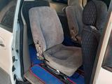 Kia Carnival 2002 года за 2 300 000 тг. в Тараз – фото 5