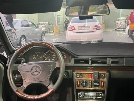 Mercedes-Benz E 220 1993 года за 2 900 000 тг. в Тараз – фото 17