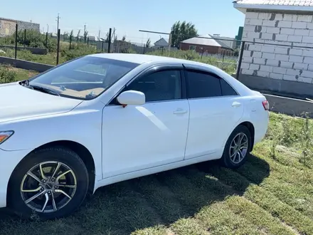 Toyota Camry 2010 года за 5 350 000 тг. в Кульсары – фото 3