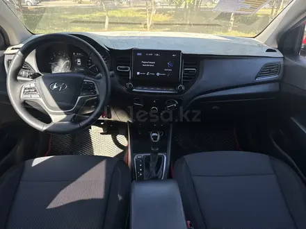 Hyundai Accent 2021 года за 7 200 000 тг. в Уральск – фото 5