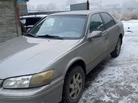 Toyota Camry 2000 года за 2 750 000 тг. в Семей – фото 2