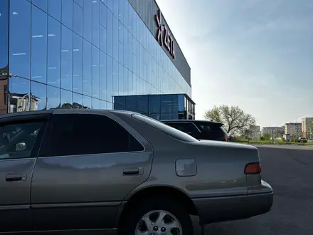 Toyota Camry 1999 года за 2 500 000 тг. в Алматы – фото 3