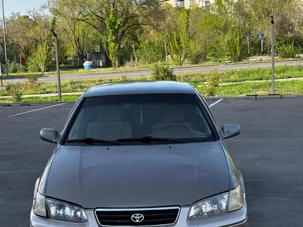 Toyota Camry 1999 года за 2 500 000 тг. в Алматы – фото 12
