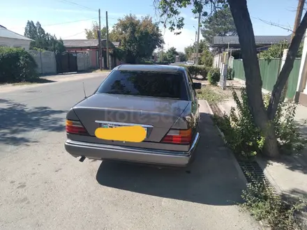 Mercedes-Benz E 220 1994 года за 2 000 000 тг. в Тараз – фото 2