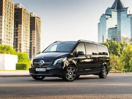 Прокат аренда минивэн Mercedes V-class 2023 года. Mercedes S222 2020 года в Алматы
