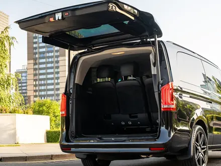 Прокат аренда минивэн Mercedes V-class 2023 года. Mercedes S222 2020 года в Алматы – фото 7