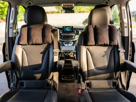 Прокат аренда минивэн Mercedes V-class 2023 года. Mercedes S222 2020 года в Алматы – фото 9
