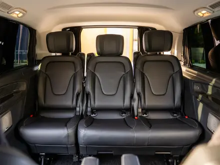 Прокат аренда минивэн Mercedes V-class 2023 года. Mercedes S222 2020 года в Алматы – фото 11
