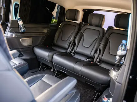 Прокат аренда минивэн Mercedes V-class 2023 года. Mercedes S222 2020 года в Алматы – фото 12