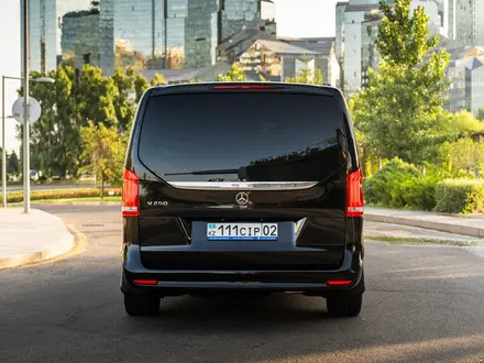 Прокат аренда минивэн Mercedes V-class 2023 года. Mercedes S222 2020 года в Алматы – фото 13