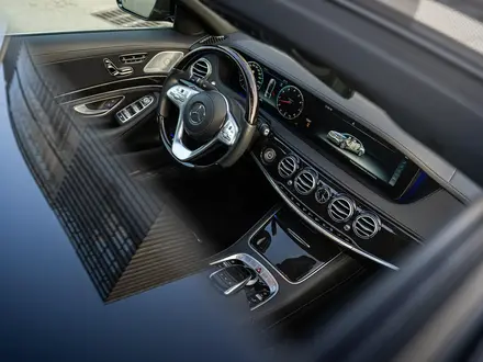 Прокат аренда минивэн Mercedes V-class 2023 года. Mercedes S222 2020 года в Алматы – фото 18