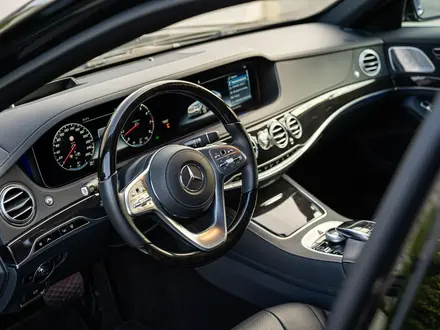 Прокат аренда минивэн Mercedes V-class 2023 года. Mercedes S222 2020 года в Алматы – фото 19