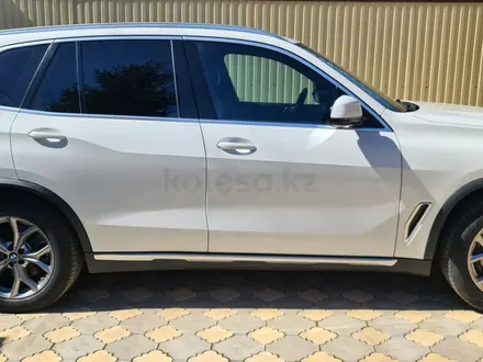 BMW X5 2018 года за 31 000 000 тг. в Уральск – фото 3