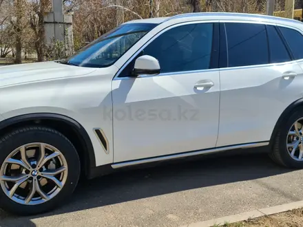 BMW X5 2018 года за 31 000 000 тг. в Уральск – фото 9
