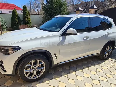 BMW X5 2018 года за 31 000 000 тг. в Уральск – фото 6