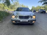 Mercedes-Benz E 260 2000 годаfor3 100 000 тг. в Караганда – фото 2