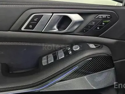 BMW X7 M60i 2024 года за 59 700 000 тг. в Алматы – фото 24