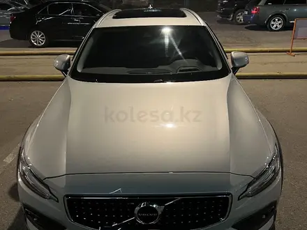 Volvo V60 2021 года за 24 000 000 тг. в Алматы – фото 5