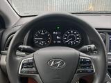 Hyundai Elantra 2018 года за 6 000 000 тг. в Уральск – фото 3
