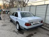 Mercedes-Benz E 230 1992 года за 1 150 000 тг. в Талдыкорган – фото 2