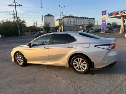 Toyota Camry 2019 года за 13 000 000 тг. в Шымкент – фото 4