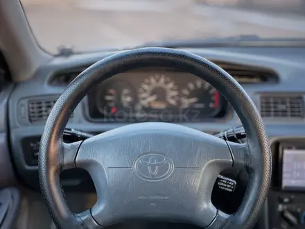 Toyota Camry 2000 года за 2 500 000 тг. в Актау – фото 6