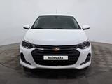 Chevrolet Onix 2025 года за 6 390 000 тг. в Астана – фото 2