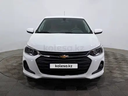 Chevrolet Onix 2025 года за 6 390 000 тг. в Астана – фото 2
