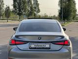 Lexus ES 300h 2020 года за 22 500 000 тг. в Алматы – фото 3