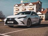 Lexus ES 300h 2022 годаүшін26 000 000 тг. в Актау