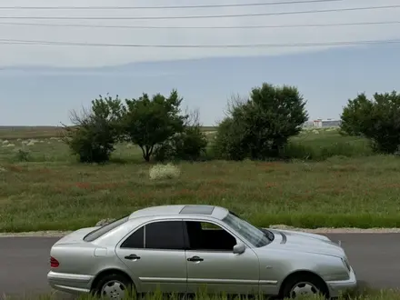 Mercedes-Benz E 230 1996 года за 1 650 000 тг. в Тараз – фото 3