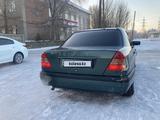 Mercedes-Benz C 180 1994 года за 800 000 тг. в Семей – фото 2