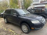 Volkswagen Touareg 2004 года за 3 700 000 тг. в Астана – фото 3