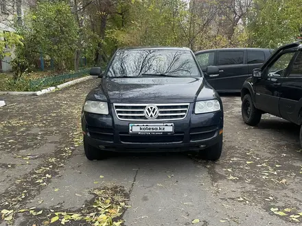 Volkswagen Touareg 2004 года за 3 900 000 тг. в Астана