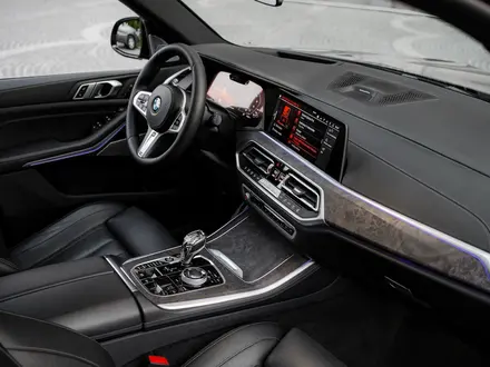 BMW X5 2019 года за 29 900 000 тг. в Алматы – фото 28