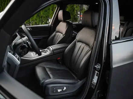 BMW X5 2019 года за 29 900 000 тг. в Алматы – фото 31