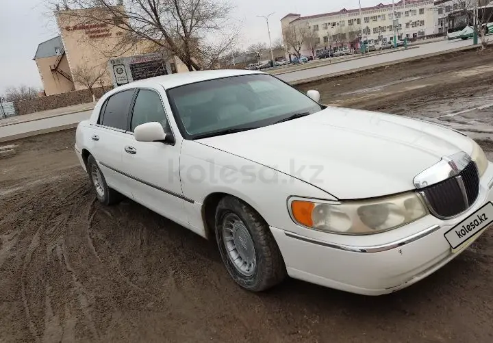 Lincoln Town Car, 1999