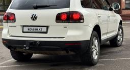 Volkswagen Touareg 2008 года за 6 490 000 тг. в Астана – фото 4