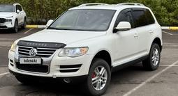 Volkswagen Touareg 2008 года за 6 490 000 тг. в Астана – фото 2
